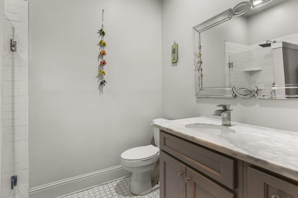 Apartment Stylish 2-bedroom In Garden District