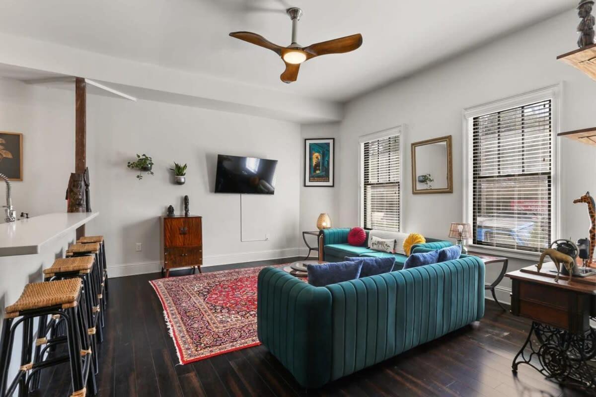 Stylish 2-bedroom In Garden District Apartment *